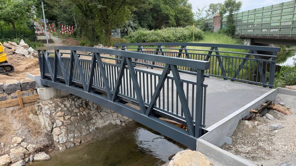 Aluminium footbridge over the Leinbach on Carl-Metz-Straße in Nußloch