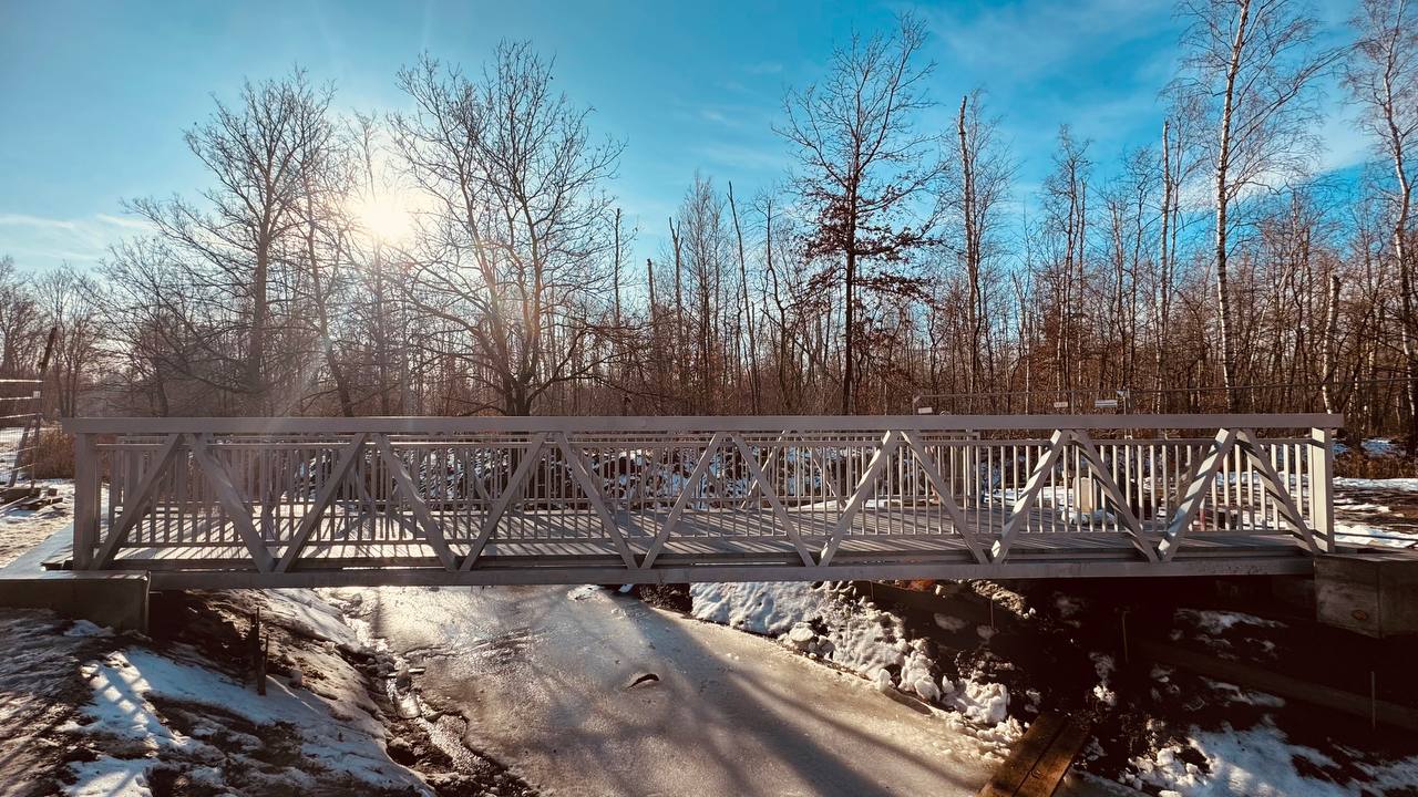 Aluminium footbridge on the Pommerheideweg in Lauchhammer, Brandenburg