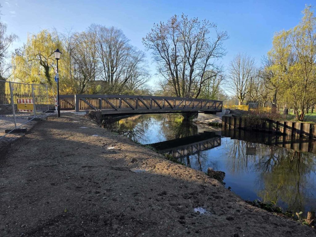 Aluminium footbridge on the Schlossweg in Leipzig-Lützschena
