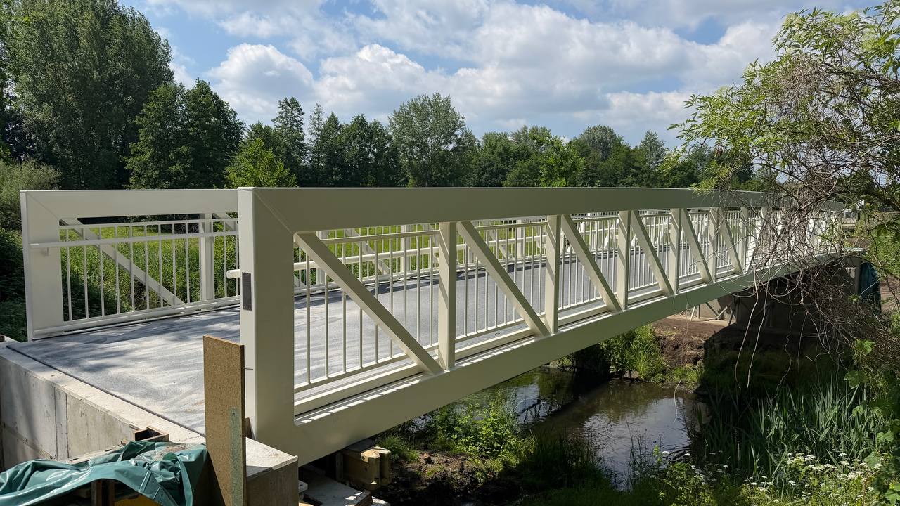 Second aluminium footbridge over the river Parthe in Leipzig
